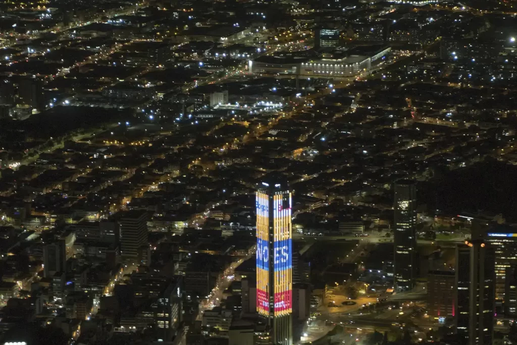 Vistas espectaculares desde un apartamento de lujo en Bogotá cerca de los principales centros financieros y de ocio.